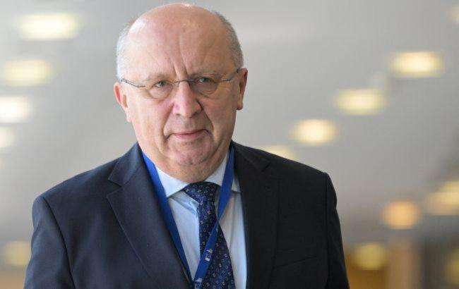 image for EU weighs replacing US troops with unified European army