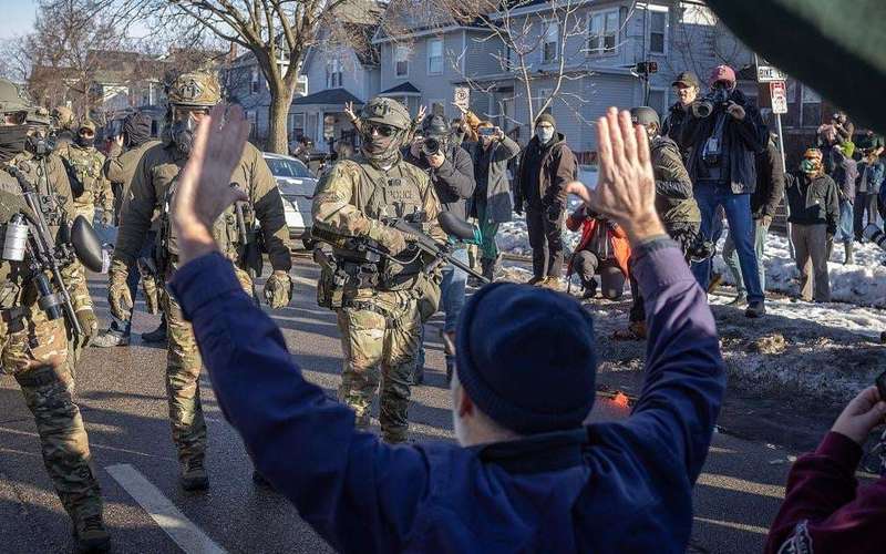image for Federal officer shoots man in the leg in Minneapolis after alleged attack during stop, DHS says