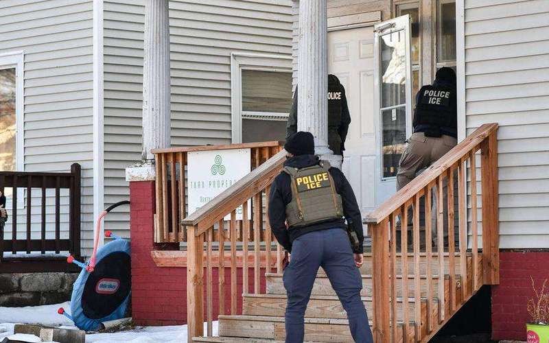 image for 'The Fourth Amendment Literally Exists to Prevent This': Memo Claims ICE Can Forcibly Enter Homes Without Judicial Warrants