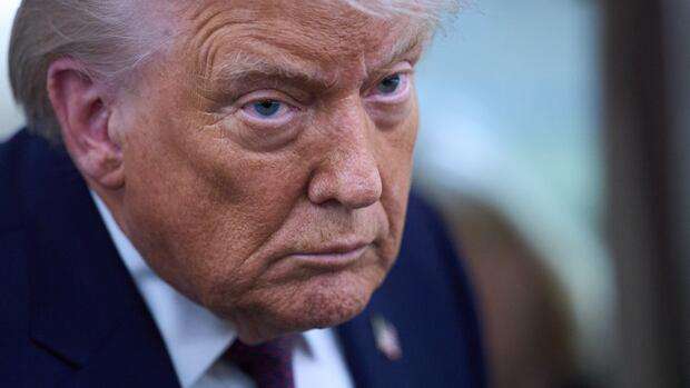 image for Trump threatens 100% tariffs on all Canadian goods if Canada 'makes a deal with China'