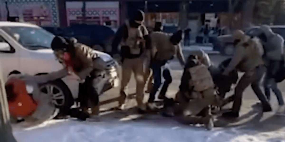 image for 'What the F*ck Did You Do?!' Video Contradicts DHS Claims About Killing of Alex Pretti