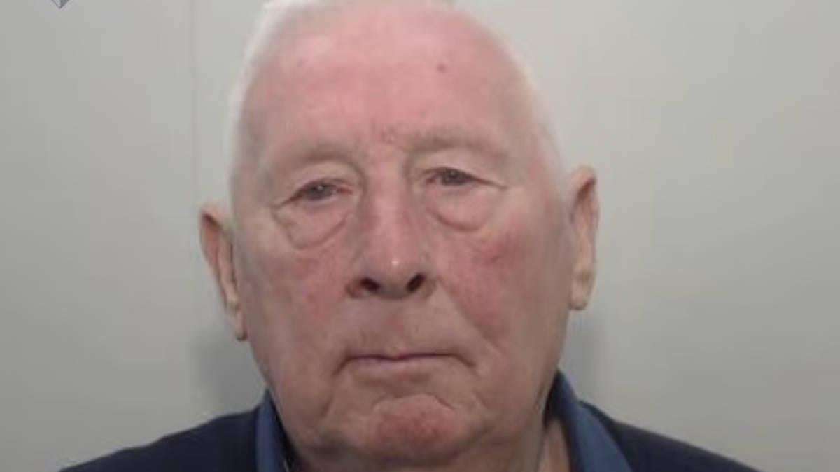 image for Elderly lottery winner uses jackpot to build £288m drug empire making pills from his cottage