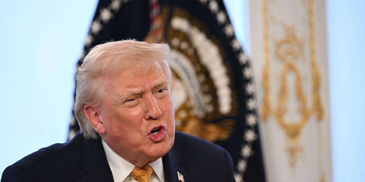 image for Five-Alarm Fire Warning After Trump Says 'Republicans Ought to Nationalize the Voting'