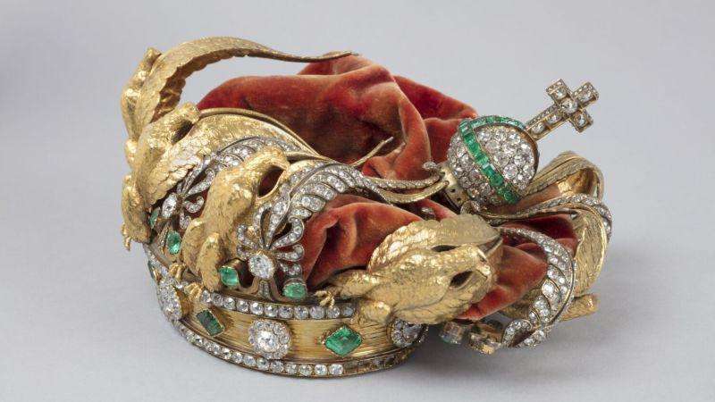 image for Louvre heist: The mangled crown of Empress Eugénie that thieves dropped and left behind