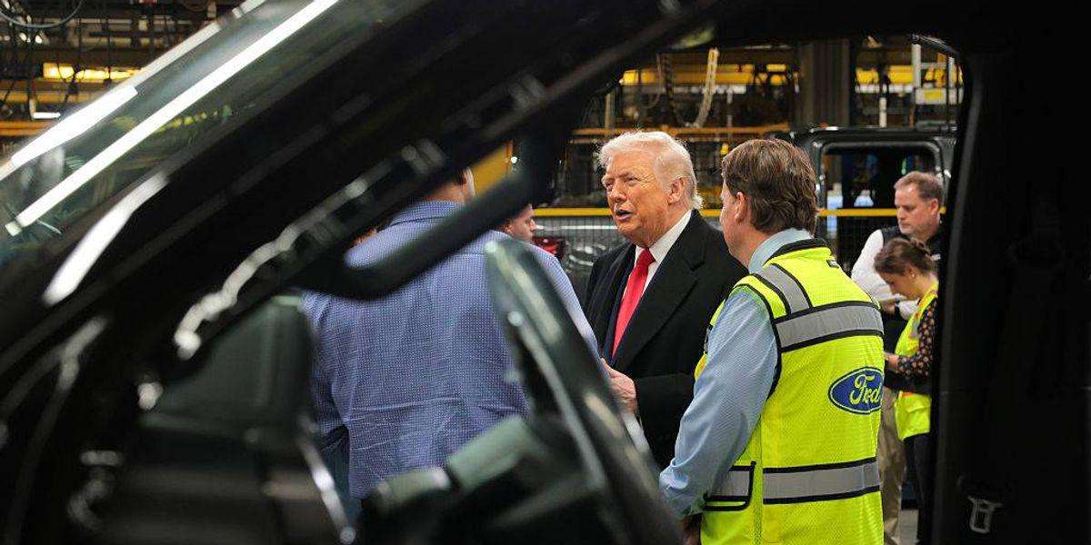 image for Trump-Heckling Auto Worker Keeps His Job and Faces No Discipline: UAW