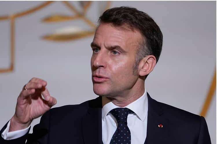image for Macron: "This war is a triple failure for Russia"