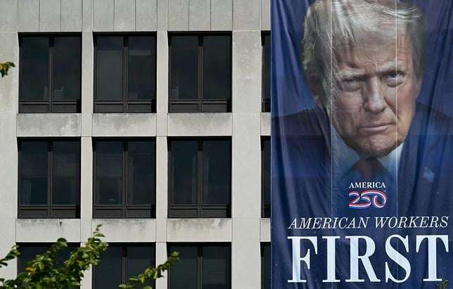 image for Law school sparks outrage after telling students political loyalty to Trump matters more than grades for summer job, “Should love Trump”