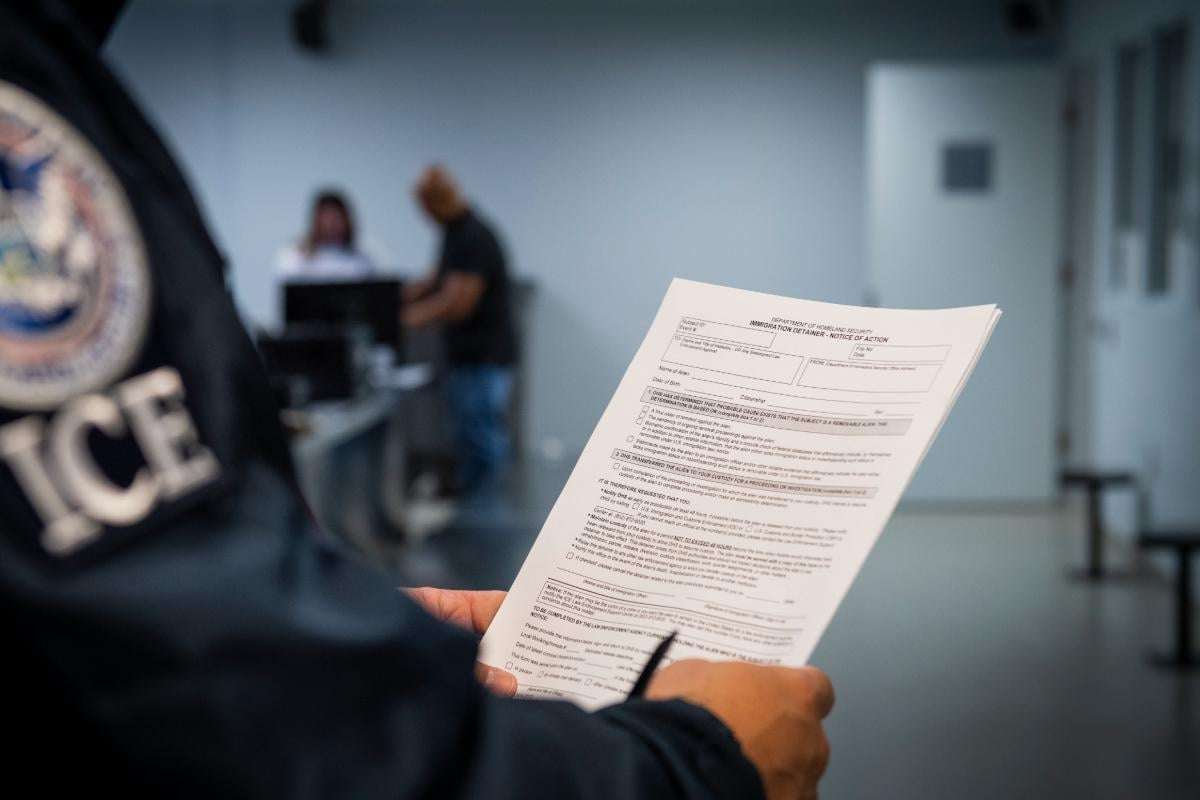 image for Teenager Dies in ICE Detention in South Florida
