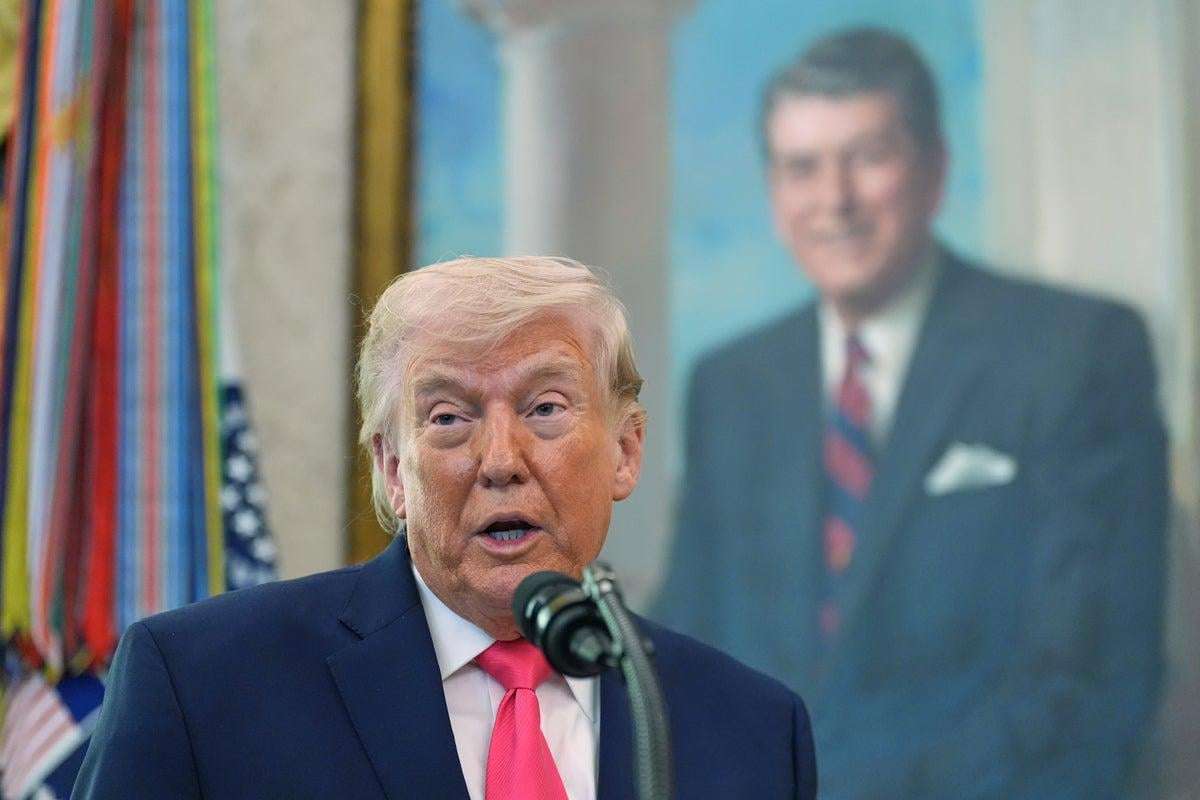 image for White House staffers ‘baffled’ over Trump claiming Iran gave him a prize related to Strait of Hormuz: report