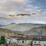 image for (oc)sunrise in the old kingdom of Nepal/mustang