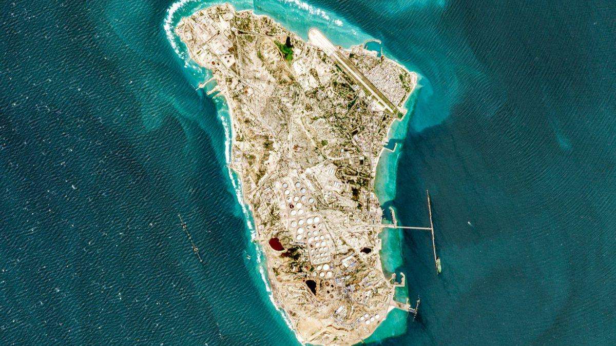 image for Trump ‘wants to take the oil in Iran’ and considers seizing Kharg Island