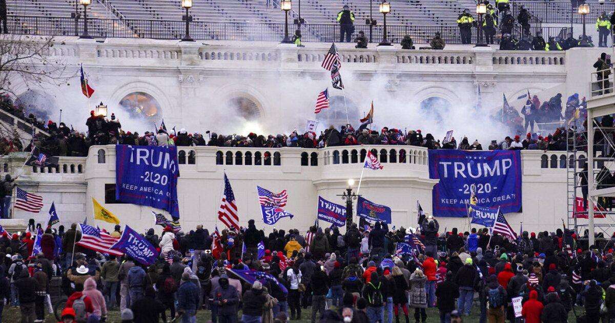 image for Jan. 6 Capitol riot participants file lawsuit accusing police of excessive force