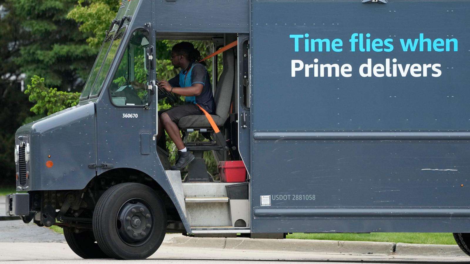 image for Amazon to slap a 3.5% surcharge on third-party sellers as war drives up fuel prices