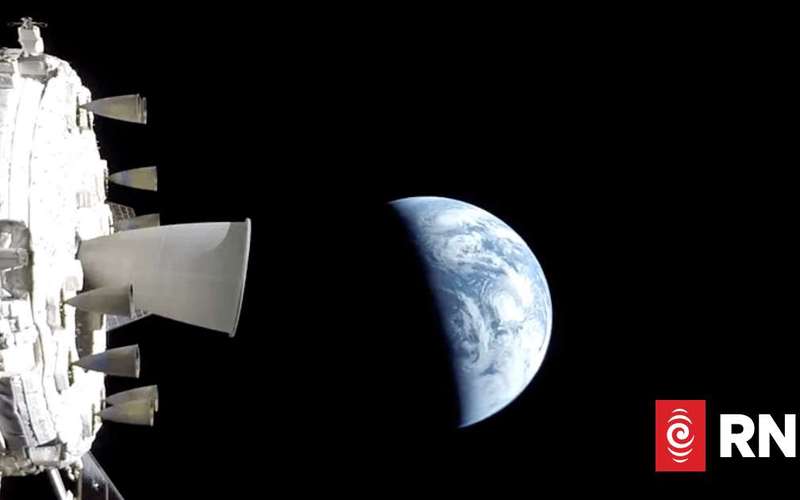 image for Artemis II crew splashes down safely in Pacific Ocean, ending historic moon mission