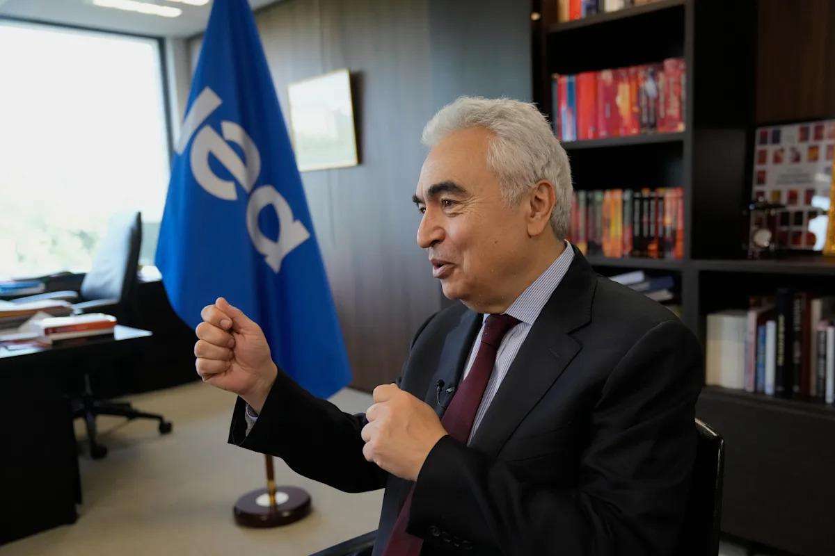 image for AP Exclusive: Europe has 'maybe 6 weeks of jet fuel left,' energy agency head warns