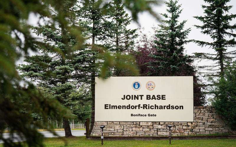 image for 2 soldiers in Alaska seriously injured in bear attack during training mission, Army says