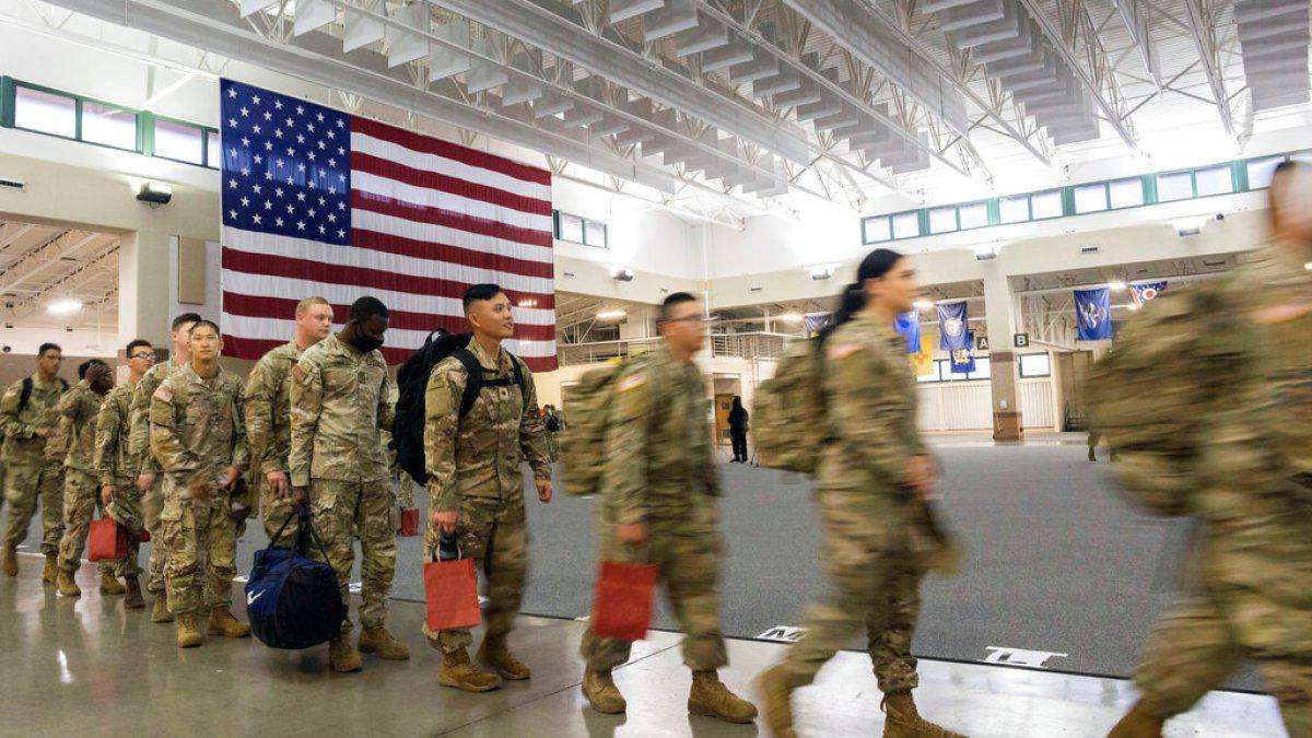 image for What’s behind the US army’s decision to raise enlistment age to 42?