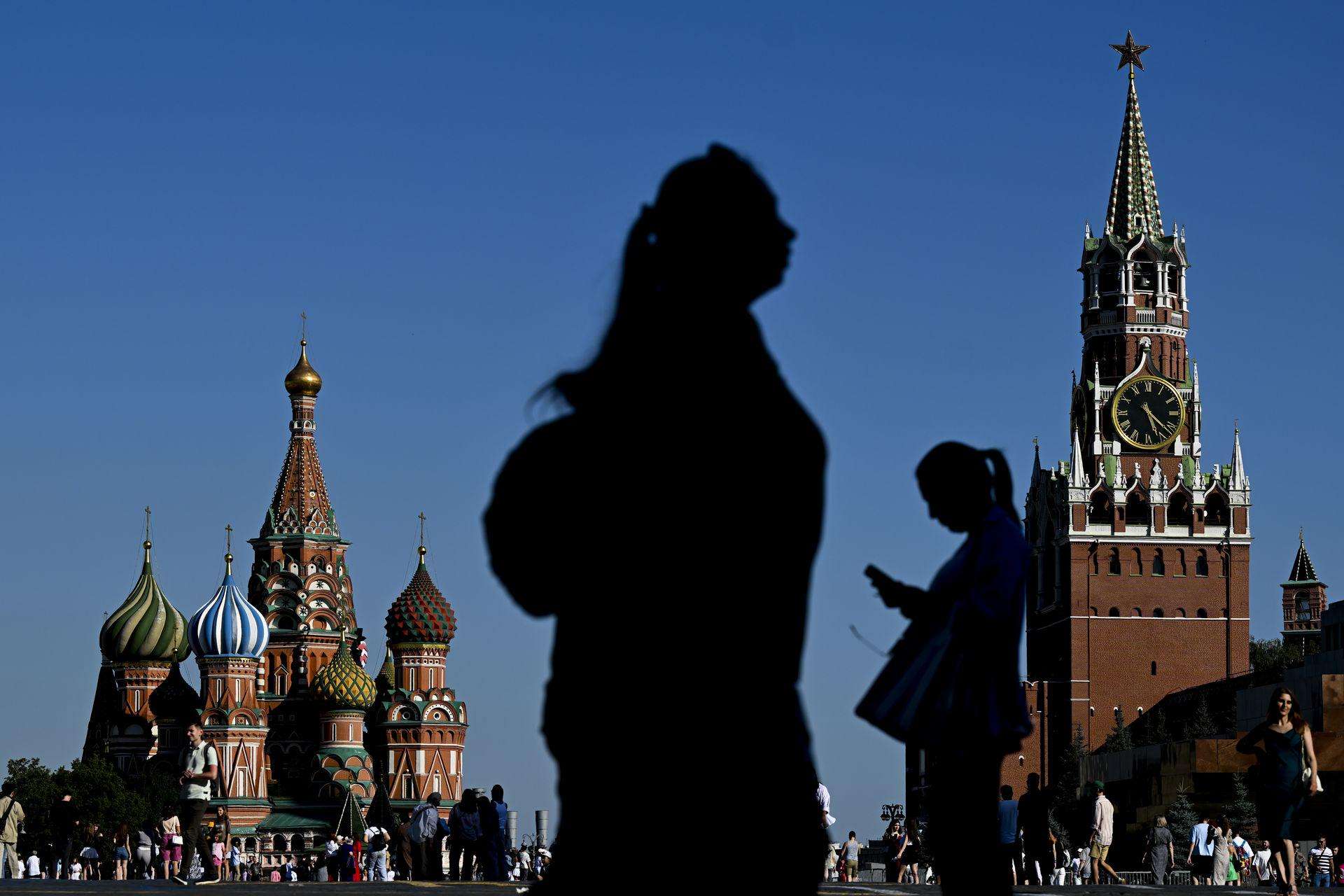 image for Russian economy faces 'financial disaster,' Sweden's spy chief warns as Moscow hides true deficit