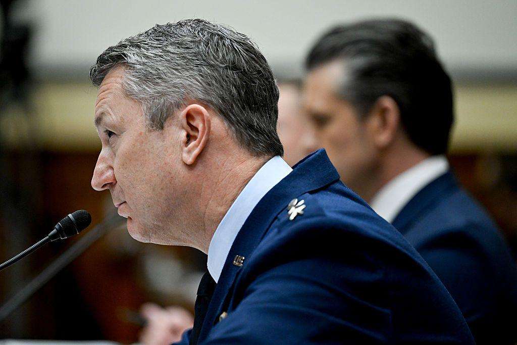 image for American general confirms Russia aiding Iran in war with US