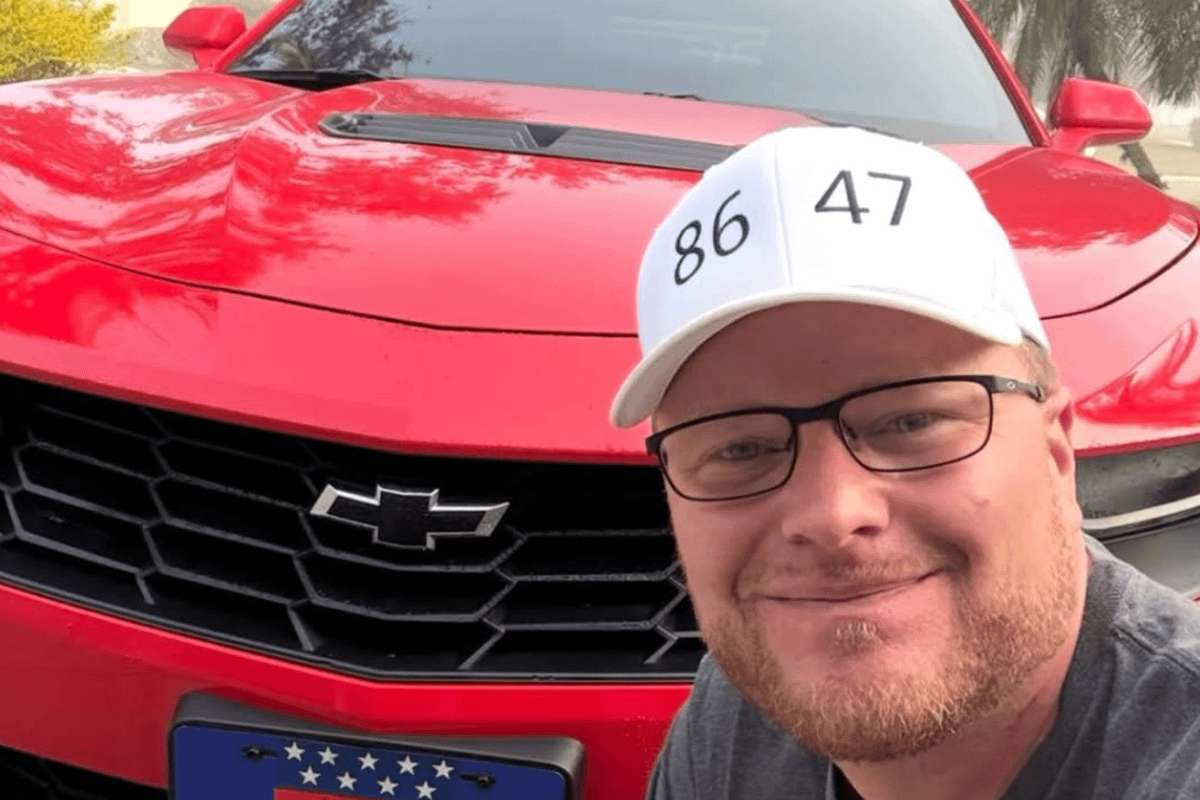 image for ‘Arrest us, I dare you’: Air Force vet selling ‘8647’ merch hits out over Comey indictment