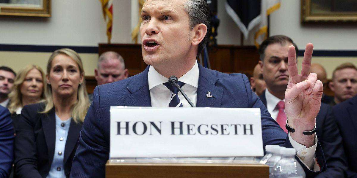 image for Leaked CIA Analysis Shows Trump and Hegseth 'Lied Through Their Teeth' About Iran War, Says Murphy