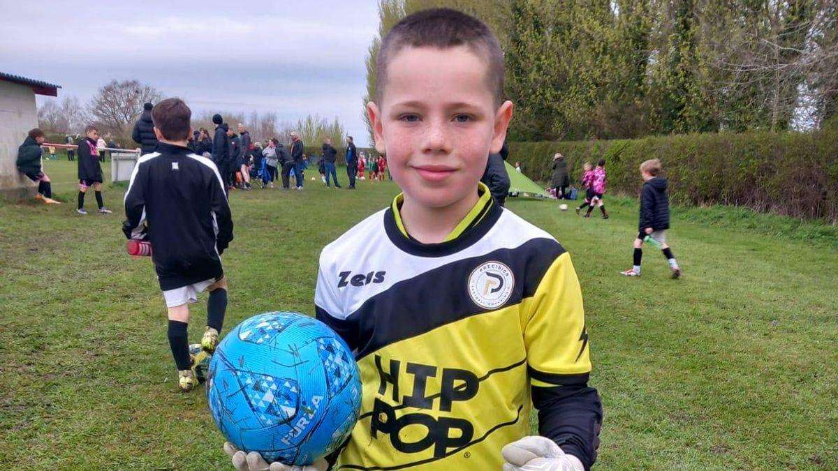 image for Boy, 8, stops Jet2 plane from emergency diversion by what he told unruly passenger