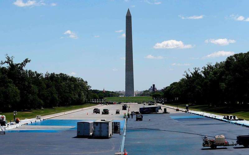 image for Trump gave $6.9M no-bid contract to his ‘pool guy’ to repaint reflection pool under ‘urgent’ exemption