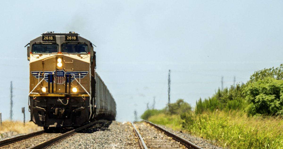 image for 6 people found dead inside cargo train boxcar in Texas