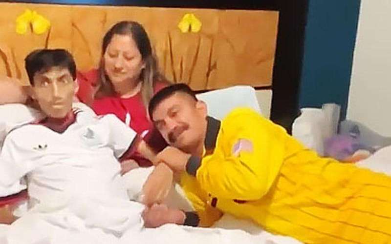 image for Teen dies hours after his parents are reunited with him following immigration detention