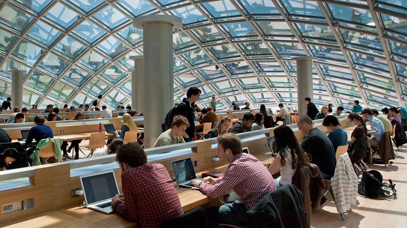 image for UChicago will offer free tuition for families with incomes below $250,000, greatly expanding undergraduate aid