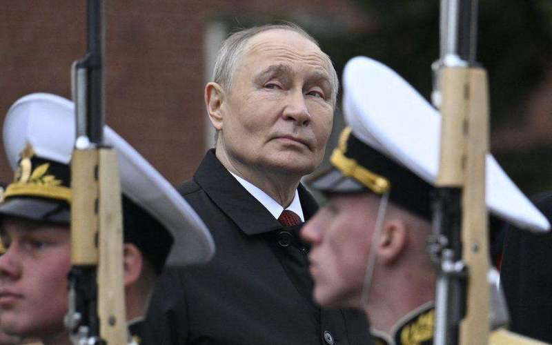 image for Former top Russian official admits the country is over Putin and can 'imagine a future without him'