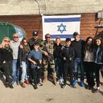 image for Jerry Seinfeld and family posing with weapons with the IDF in a West Bank camp in 2018