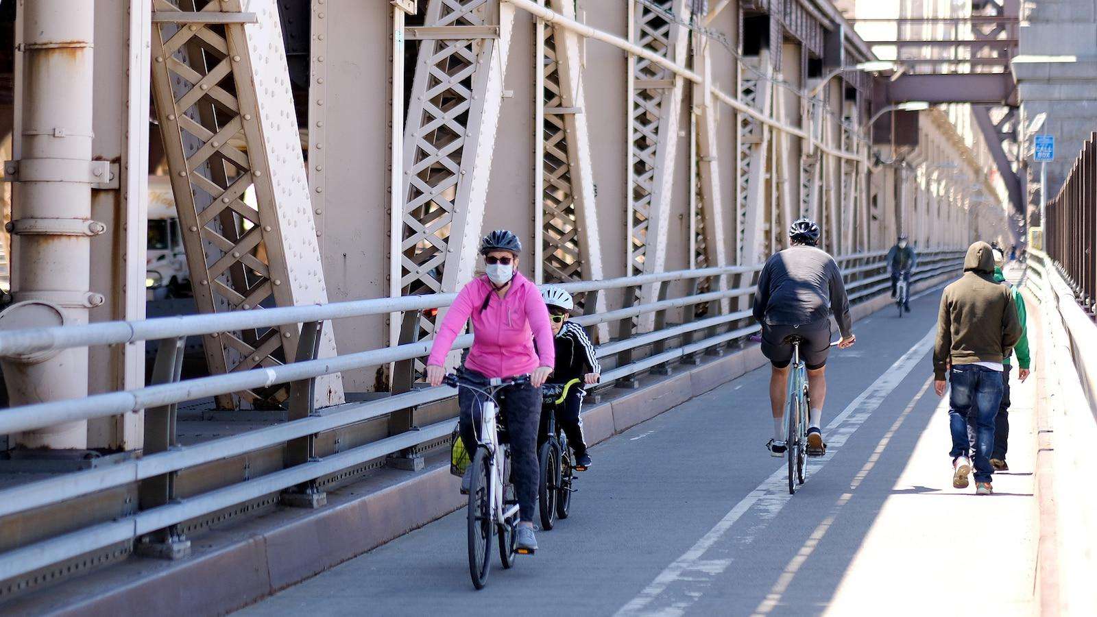 image for 2 dead after e-scooter crashes into bike on New York City bridge
