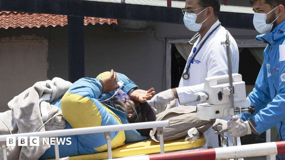 image for Mount Everest: Sherpa guide found alive after going missing for six days