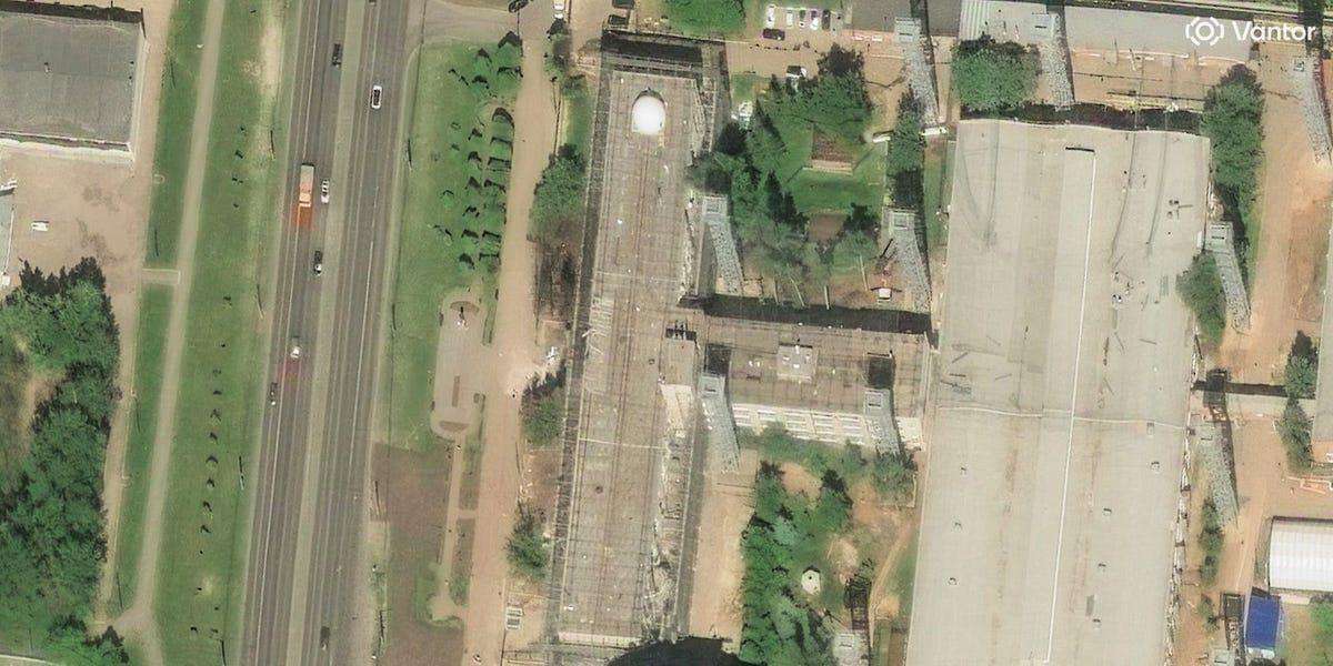 image for Russia wrapped a whole building in an anti-drone cage, satellite imagery shows. Ukraine fired on it with cruise missiles.