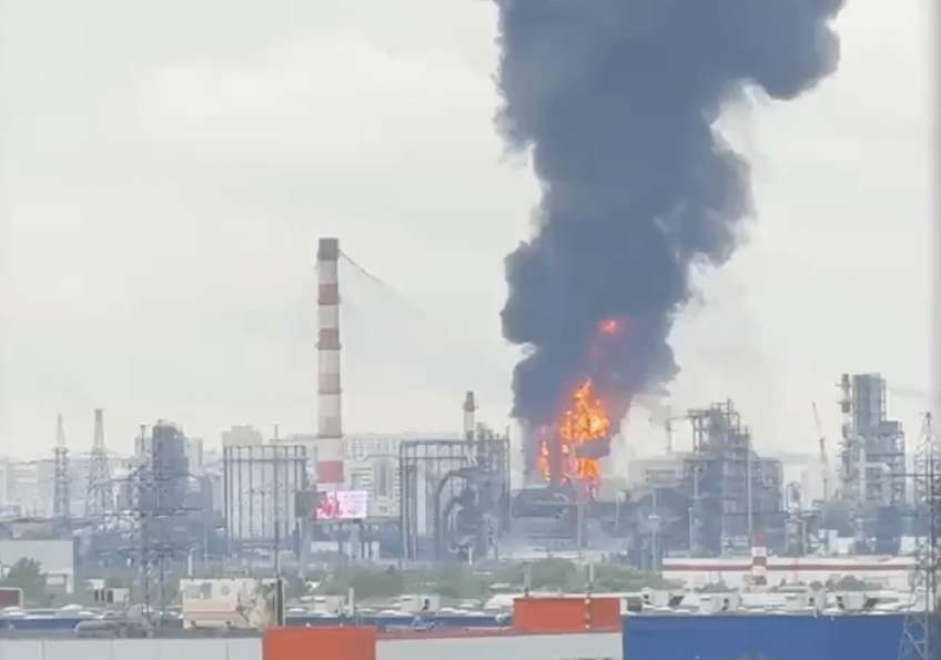 image for 'Just response to Russian strikes' – Ukraine hit major oil refinery in Moscow, Zelensky confirms