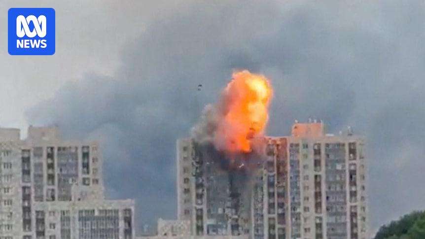 image for Volodomyr Zelenskyy says 'Moscow will burn' if Russian strikes continue