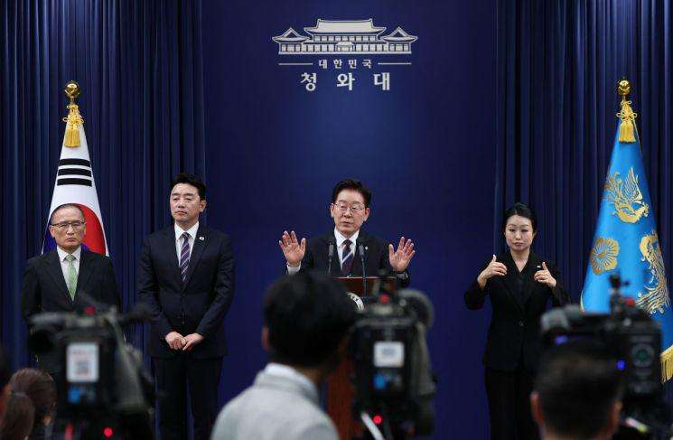 image for President Lee: "Trump Asked If Korea Could Quickly Build 10 U.S. Naval Ships"