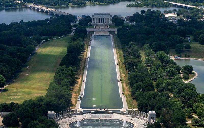 image for Trump says multiple people have been arrested for allegedly vandalizing Reflecting Pool
