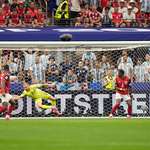 image for Lionel Messi scores his 17th World Cup goal, setting the men's record