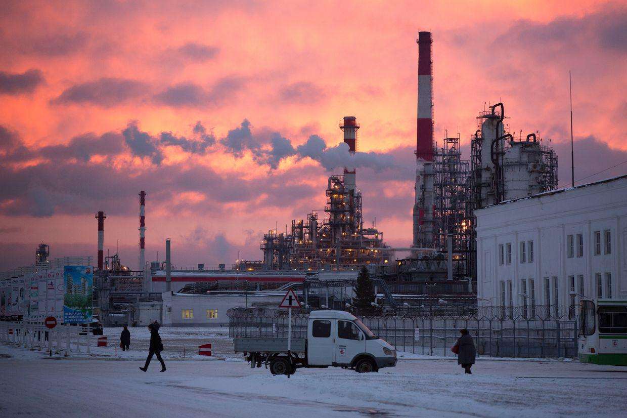 image for Russia's 4th-largest oil refinery shuts down after Ukrainian drone strike, Reuters reports
