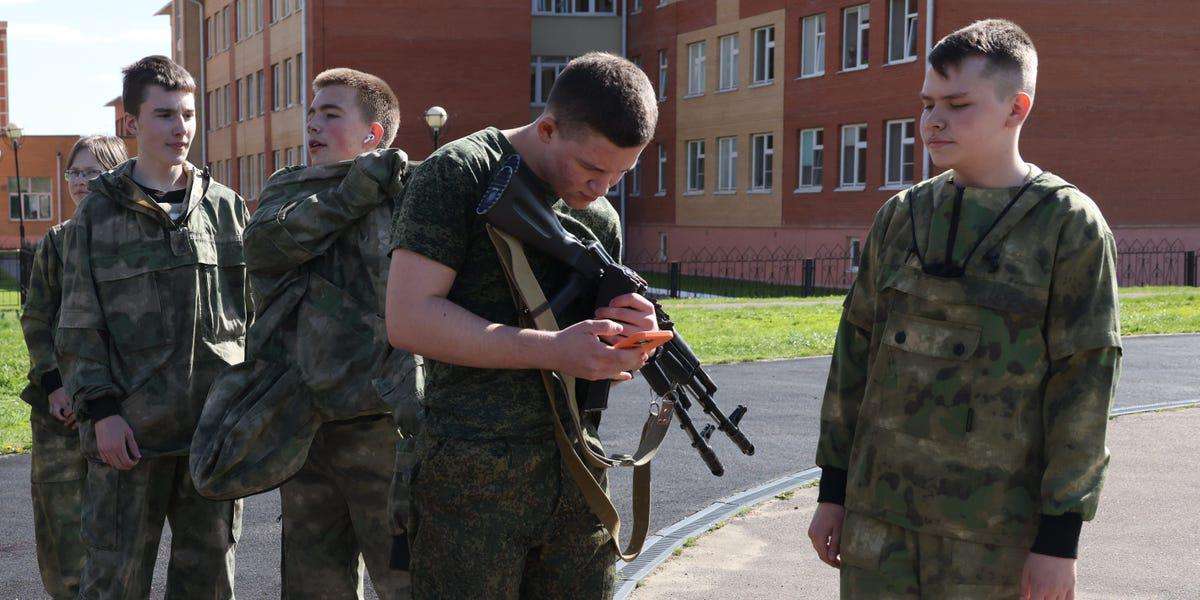 image for Russian 6th to 11th Graders Get 17 Hours of Basic Military Training