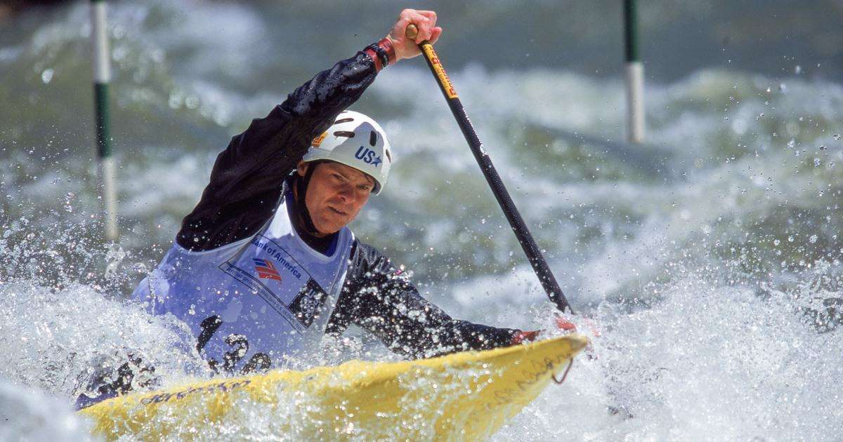 image for U.S. Olympic canoeist David Hearn charged with damaging Lincoln Memorial Reflecting Pool