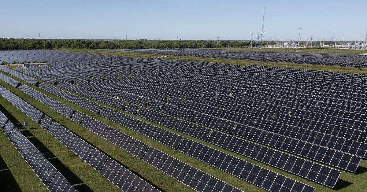 image for Solar is crushing gas growth worldwide, a new report finds
