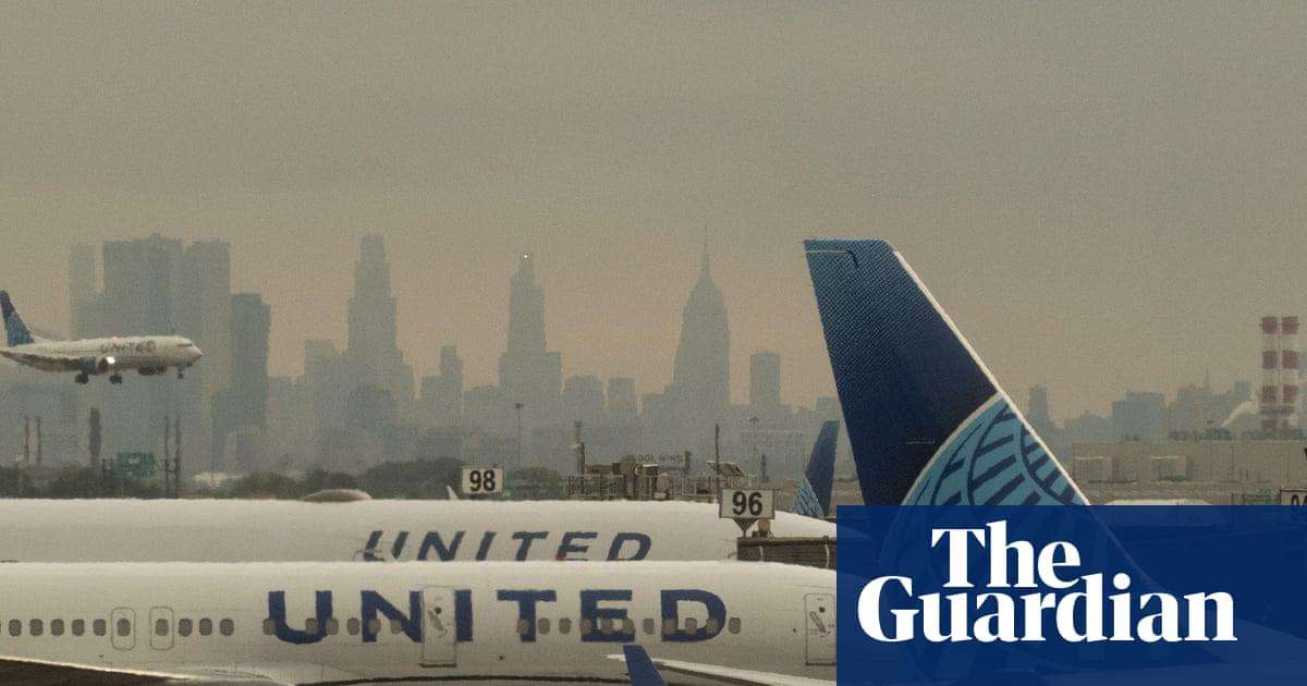 image for United Airlines must face lawsuit over 'window seats' that lack windows