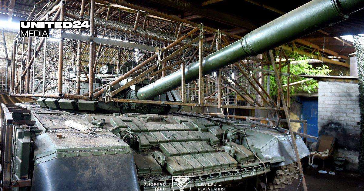 image for Russian Crew Abandons T-72 Tank Due to Lack of Fuel. Ukrainian Troops Turn It Against Moscow — UNITED24 Media