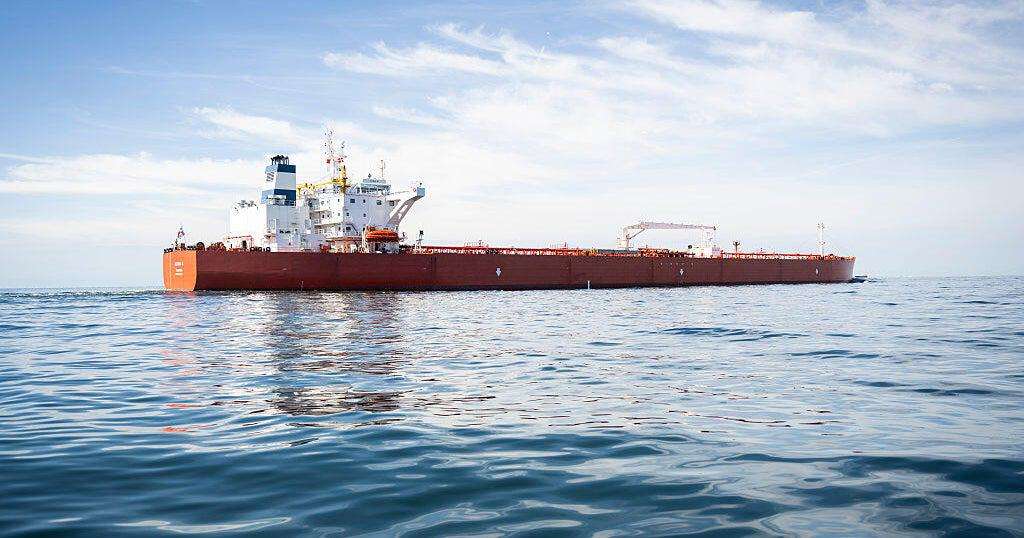 image for Trump admin. to support heavy tariffs on Russian oil in effort to end Ukraine war, sources say