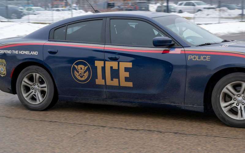 image for ICE to temporarily halt conducting vehicle stops, sources say