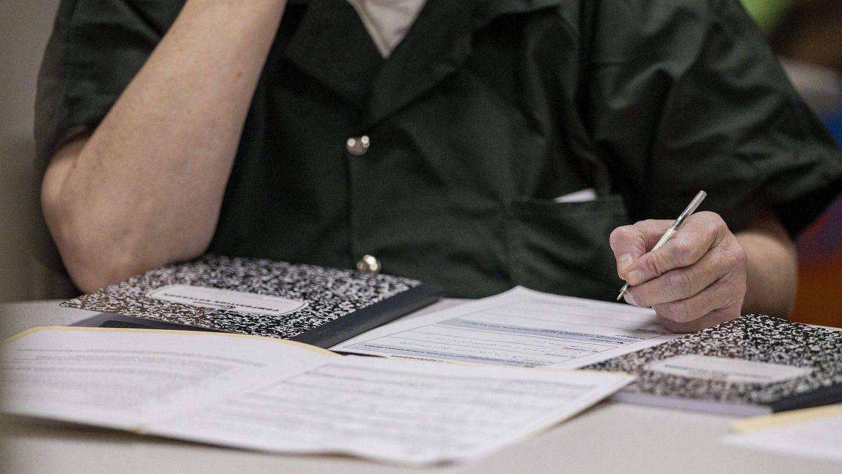 image for Prisoner wins legal battle to send semen-covered letters to fiancée